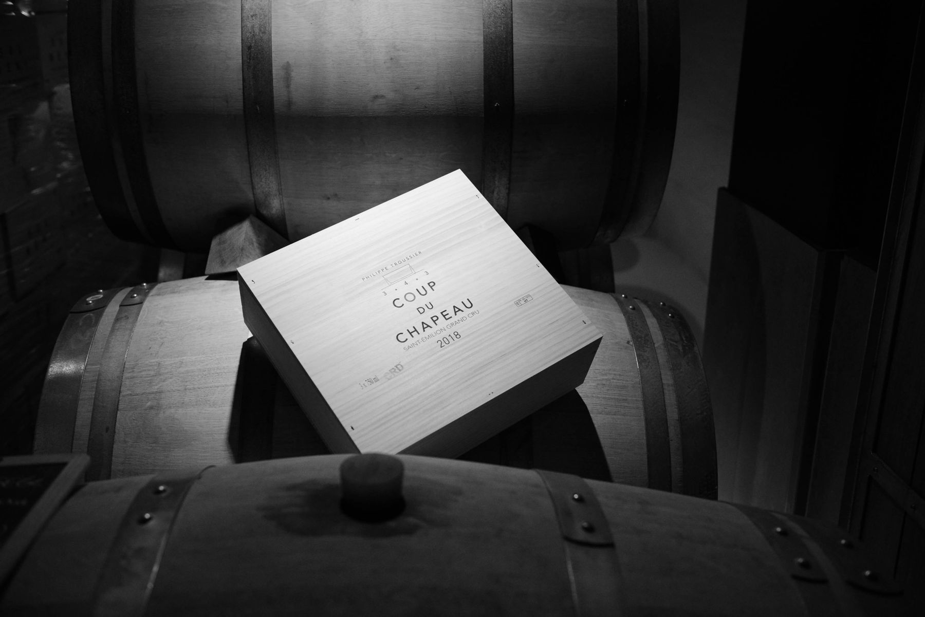 COUP DU CHAPEAU case and barrels (black-and-white source photograph)